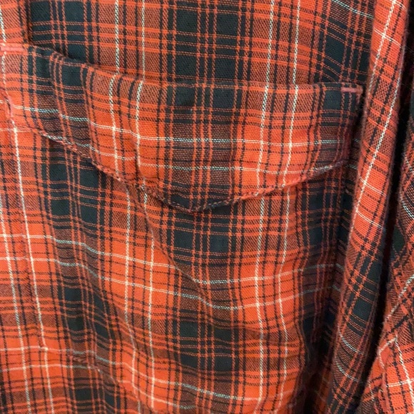 ❌❌ SOLD ❌❌ CUTTER & BUCK FLANNEL BUTTON DOWN SHIRT - Picture 4 of 6
